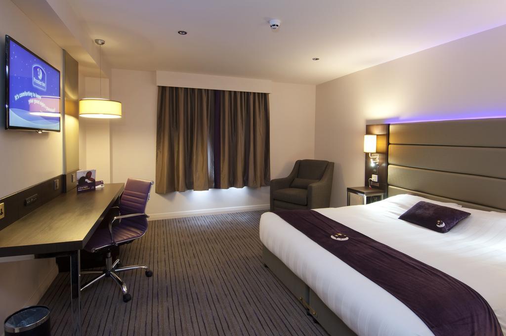 Premier Inn Oldham - Broadway Buitenkant foto