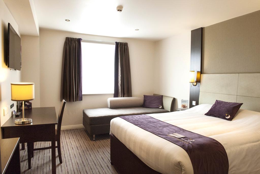 Premier Inn Oldham - Broadway Buitenkant foto