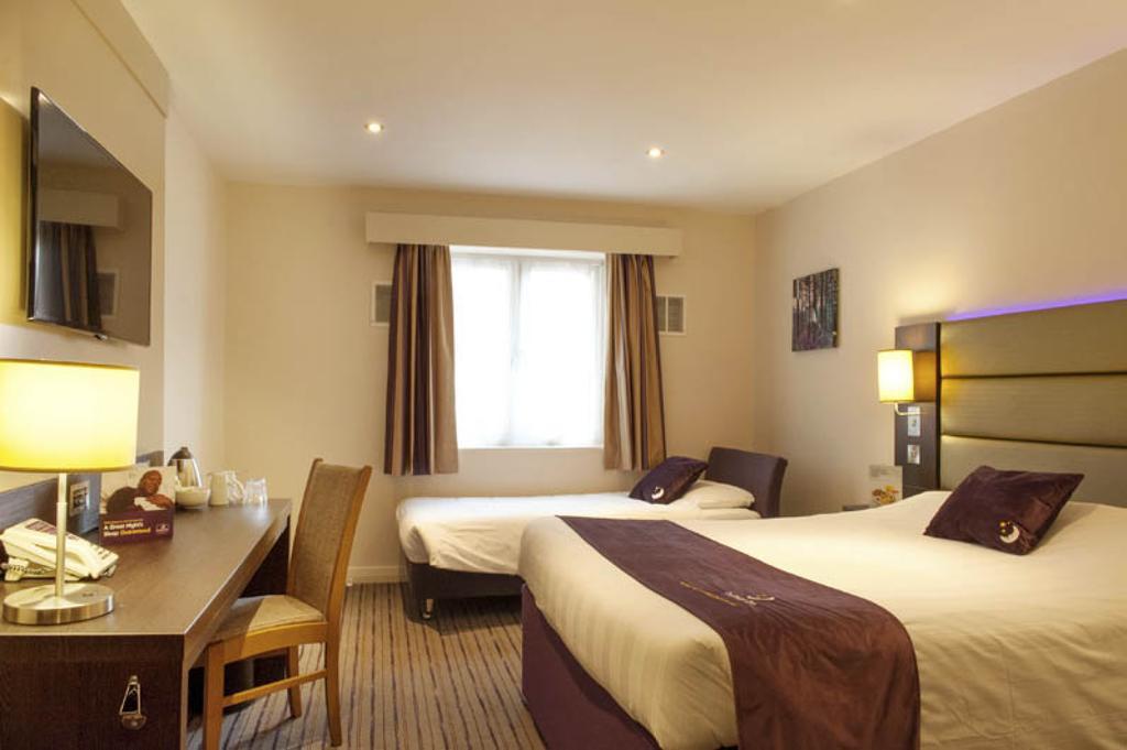 Premier Inn Oldham - Broadway Buitenkant foto