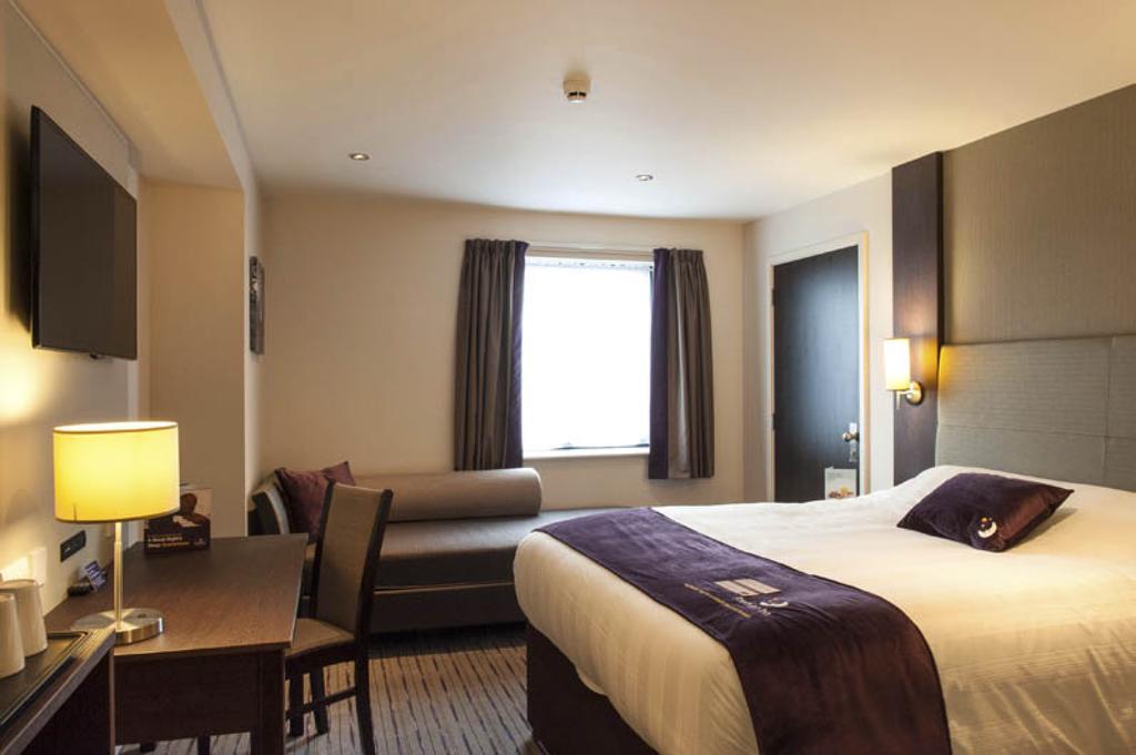 Premier Inn Oldham - Broadway Buitenkant foto