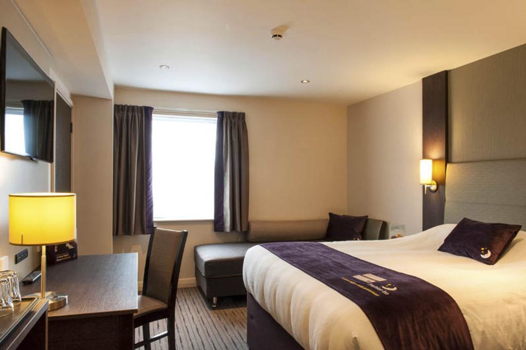 Premier Inn Oldham - Broadway Buitenkant foto