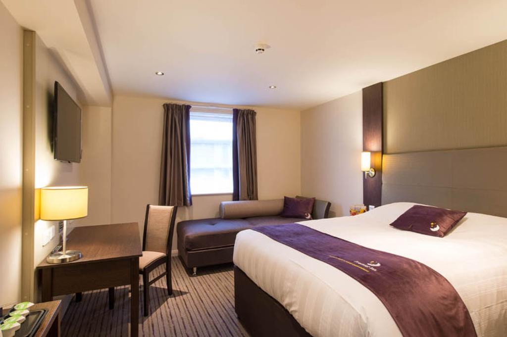 Premier Inn Oldham - Broadway Buitenkant foto