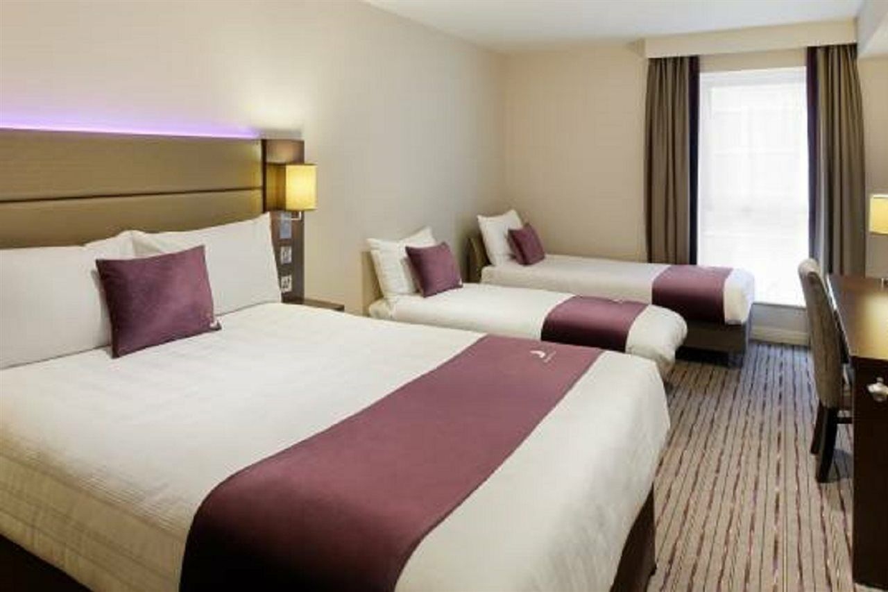 Premier Inn Oldham - Broadway Buitenkant foto