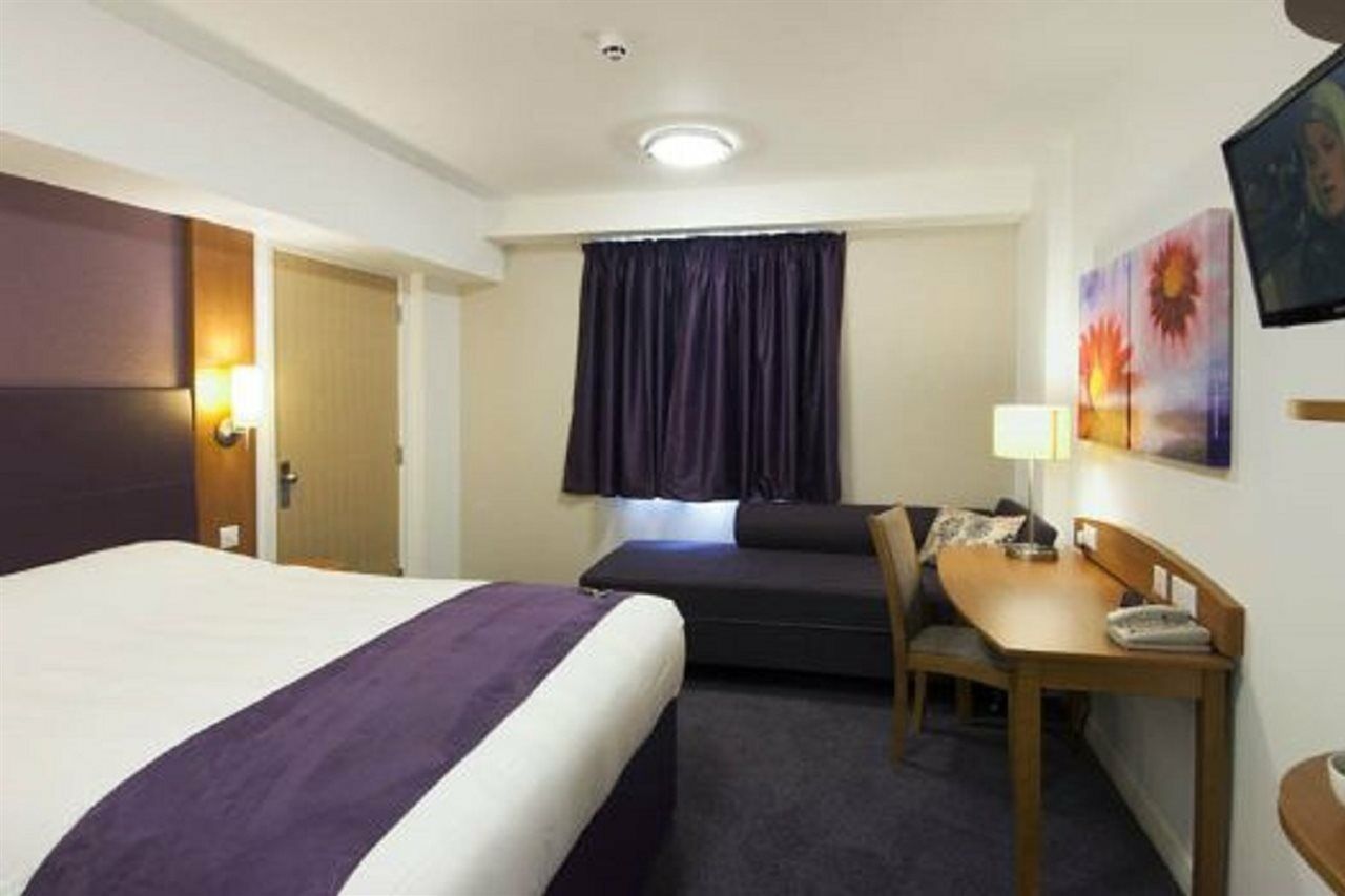 Premier Inn Oldham - Broadway Buitenkant foto